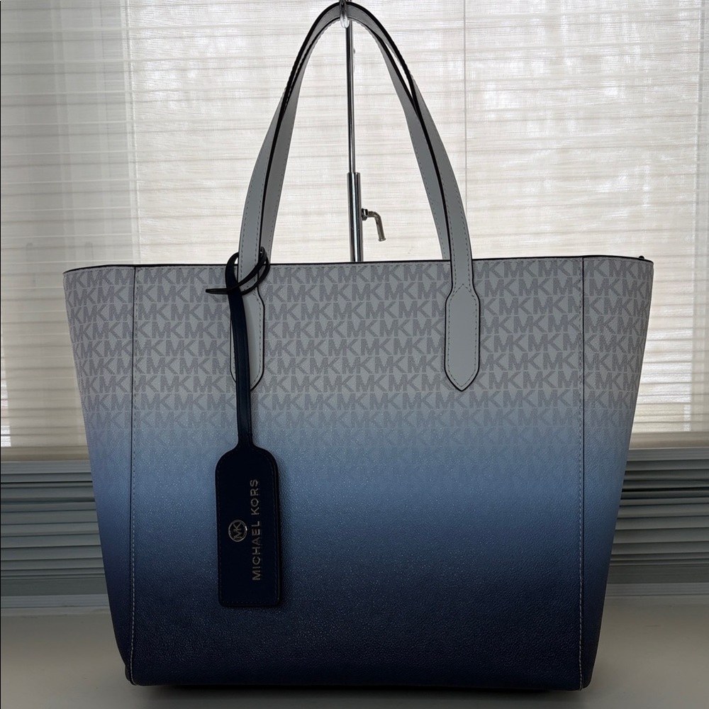 Michael Kors Signature Sinclaure Large East West Grab tote